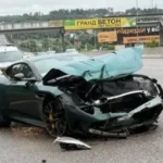 Поврежденный Aston Martin DB12 после ДТП под Киевом