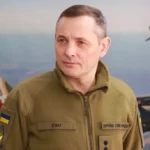 Юрій Ігнат у формі ЗСУ на тлі винищувачів про розпізнавання ракет РФ