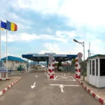 Пункт пропуску на кордоні України та Румунії з державними прапорами