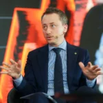 Гендиректор Інтерпайп Лука Занотті виступає на конференції URC 2026