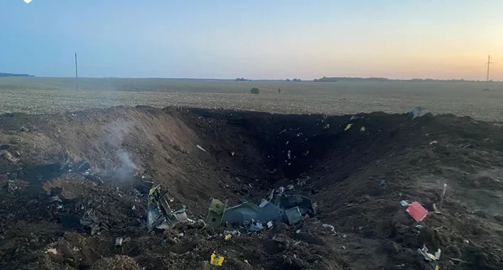 Місце катастрофи Су-24М на Хмельниччині з уламками під час розслідування ДБР