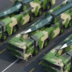 Китайські гіперзвукові ракети DF-17 на мобільних пускових установках під час параду