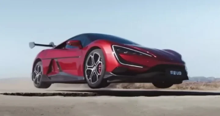 Червоний Yangwang U9 демонструє можливості підвіски DiSus-P Ultra