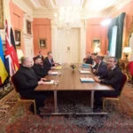 Зустріч дипломатів РФ з послами Британії, Франції та Німеччини за столом переговорів