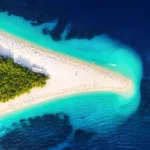 Пляж Nissi Beach в Айя-Напі з бірюзовою водою та білим піском