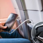Павербанки в багажі та зарядка смартфона на борту літака