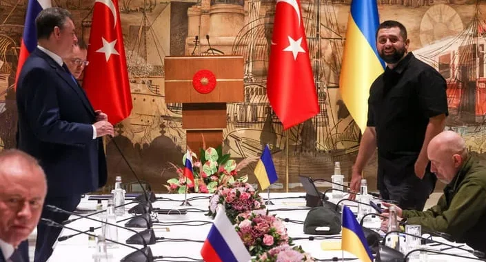 Путин и Зеленский за столом переговоров в Стамбуле по Украине