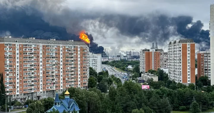 Дим від удару по обєкту ВПК у Москві над житловими будинками