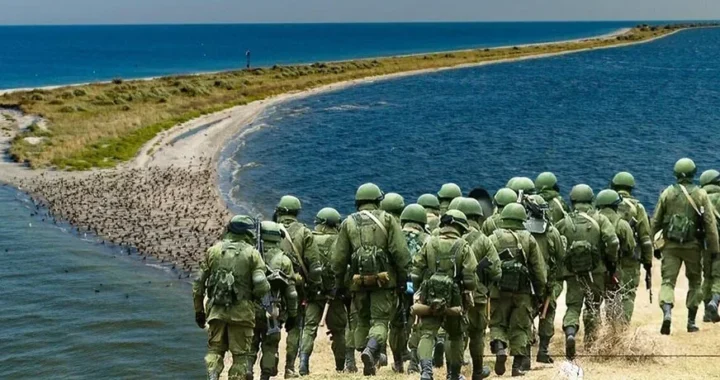 Російські військові патрулюють Кінбурнську косу для контролю лиману