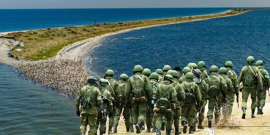 Російські військові патрулюють Кінбурнську косу для контролю лиману