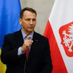 Радослав Сікорський виступає з критикою рішення Навроцького щодо ордена Зеленського