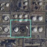 Пошкоджені резервуари Московського НПЗ у Капотні на супутниковому знімку після атаки дронів