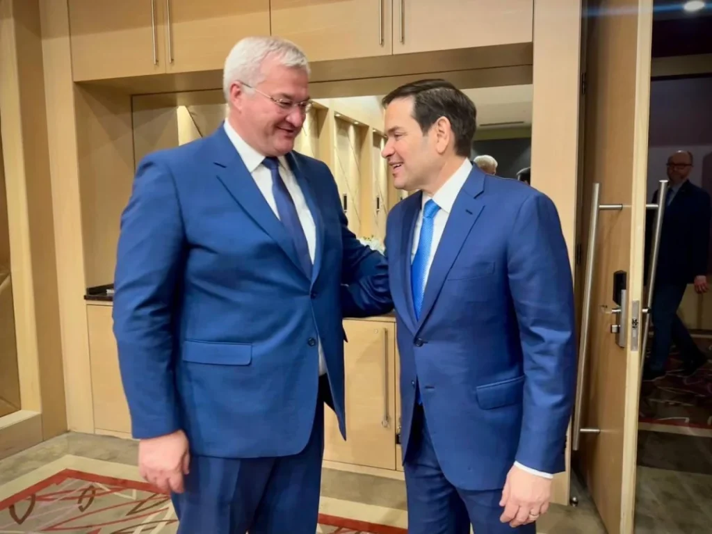 Андрій Сибіга та Марко Рубіо під час зустрічі на саміті G7