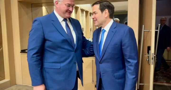 Андрій Сибіга та Марко Рубіо під час зустрічі на саміті G7