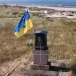 Український прапор на Кінбурнській косі після відступу окупантів