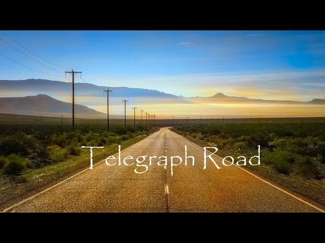 Дорога Telegraph Road з телеграфними стовпами на світанку в пустелі