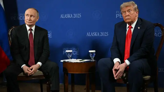 Володимир Путін і Дональд Трамп на саміті в Анкориджі 2025