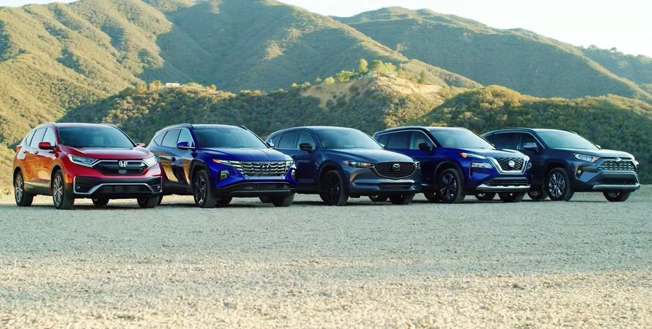 Популярні кросоверні моделі Mazda CX-5 Hyundai Tucson та Nissan X-Trail для українців
