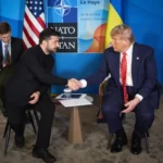 Зеленський і Трамп тиснуть руки на саміті НАТО щодо миру