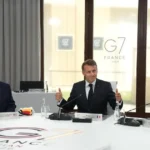 Зеленський, Трамп і Макрон за столом на саміті G7 в Евіані