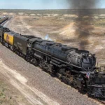 Паротяг Big Boy №4014 Union Pacific мандрує залізницею через американські простори