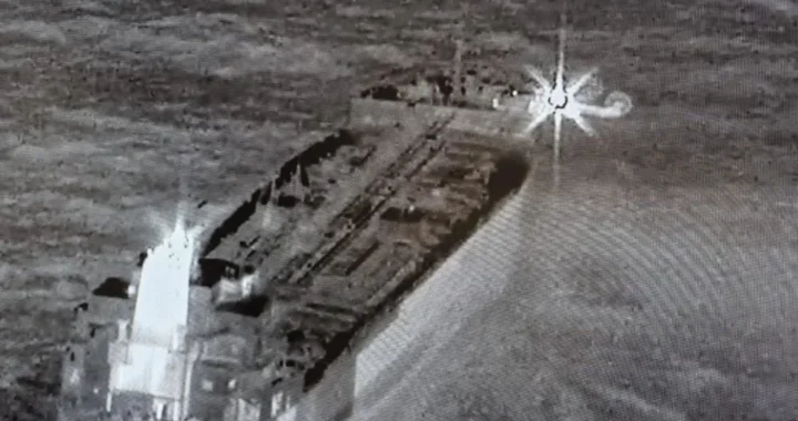 Десантний корабель USS Juneau уражений торпедою під час SINKEX на навчаннях Valiant Shield