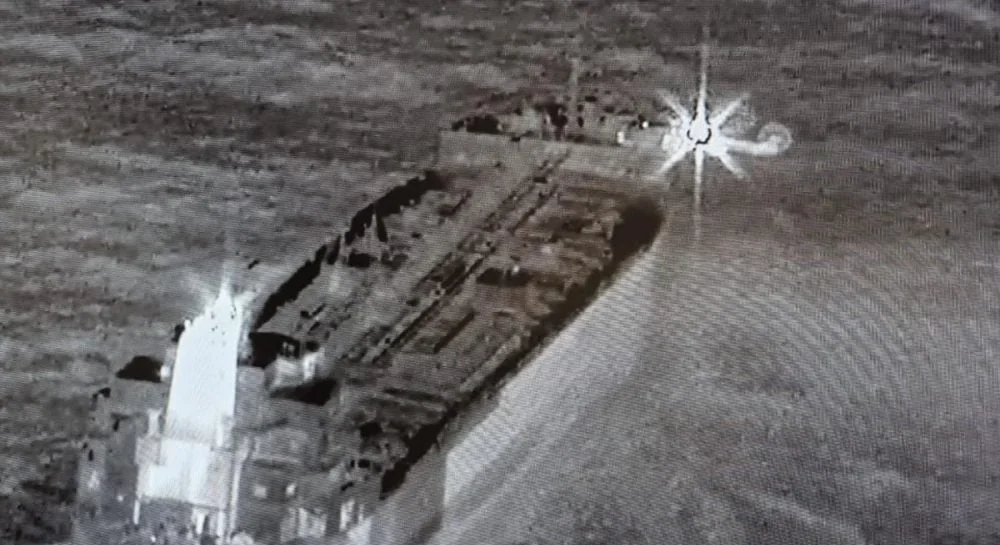 Десантний корабель USS Juneau уражений торпедою під час SINKEX на навчаннях Valiant Shield