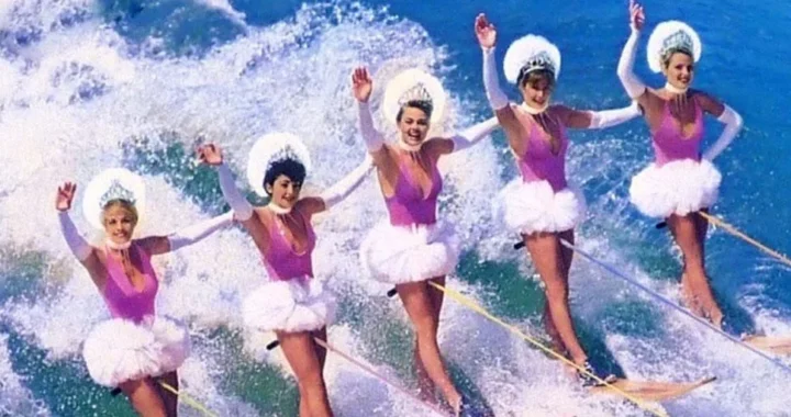 The Go-Go’s на водних лижах у сцені кліпу Vacation