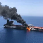 Палаючий танкер у Азовському морі після удару по російських суднах