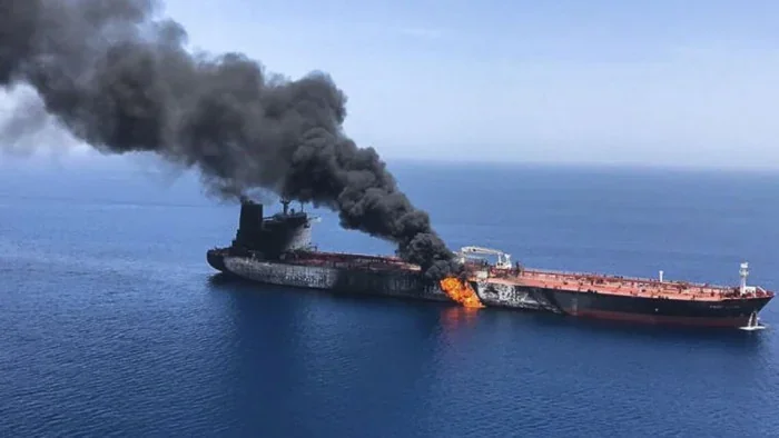 Пылающий танкер в Азовском море после удара по российским судам