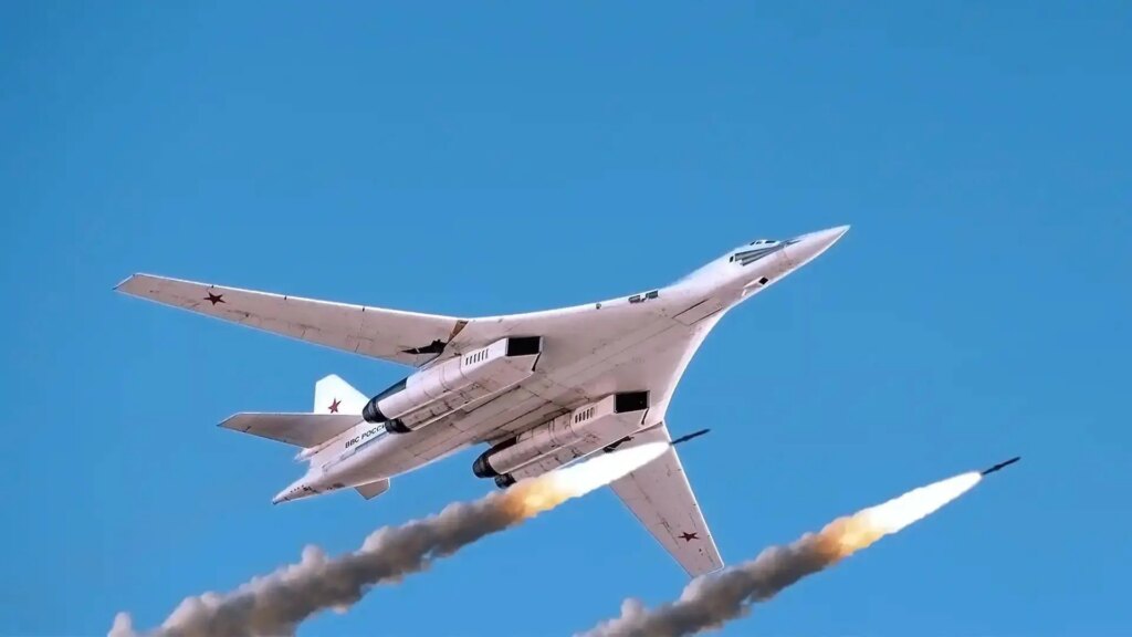 Ту-160 запускає крилату ракету під час удару по Україні