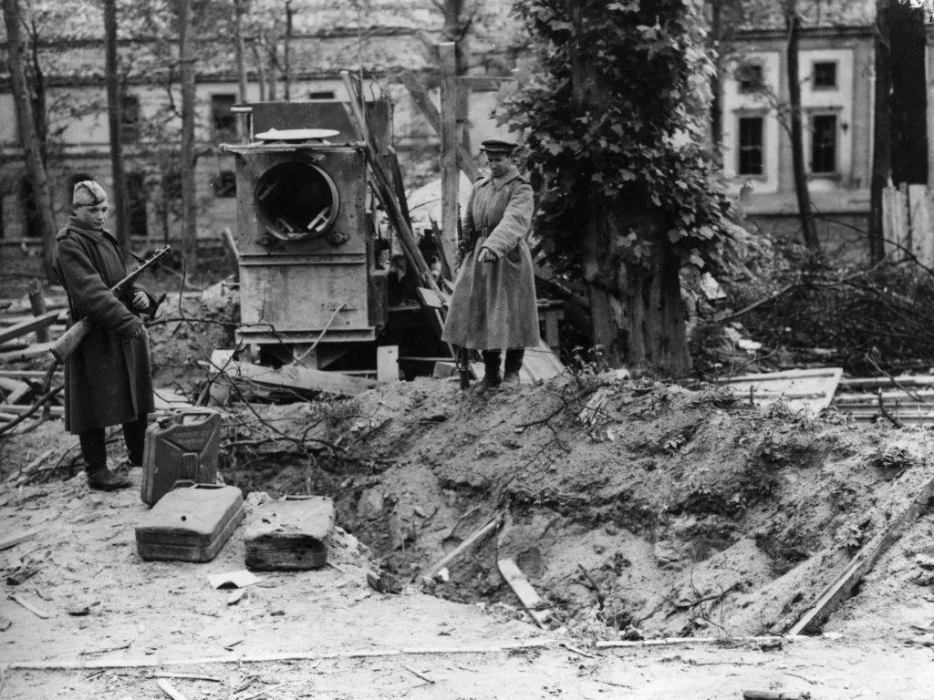 Археологи на розкопках скарбу в Рекополісі під час знахідки 1945 року