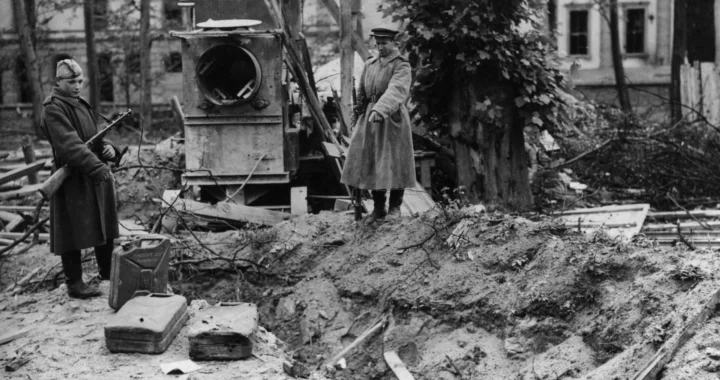 Археологи на розкопках скарбу в Рекополісі під час знахідки 1945 року
