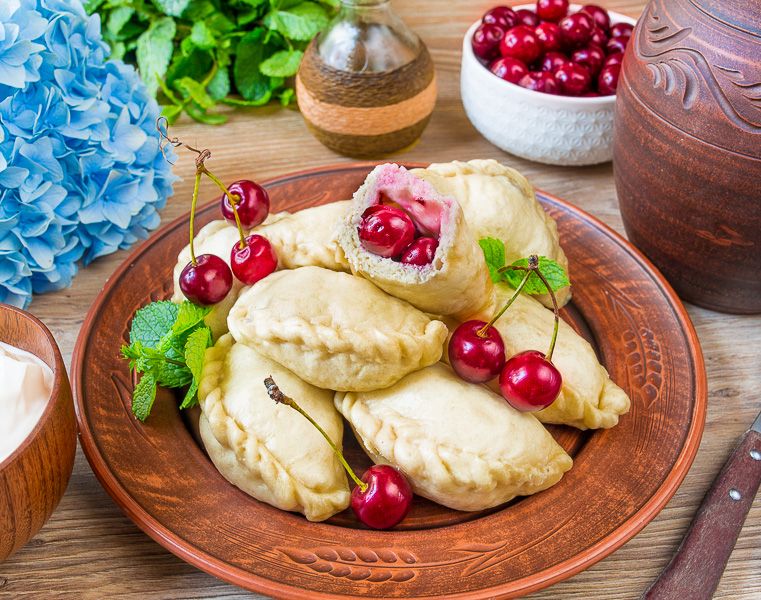 Вареники с вишней на заварном тесте с сочной начинкой