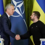Зеленський та Столтенберг тиснуть руки щодо членства України в НАТО