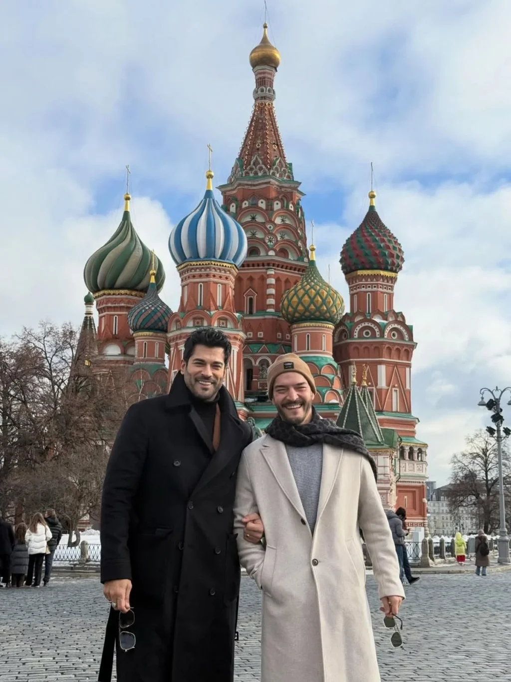 Блогер Алек Надірян з другом на Червоній площі в Москві
