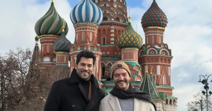 Блогер Алек Надірян з другом на Червоній площі в Москві