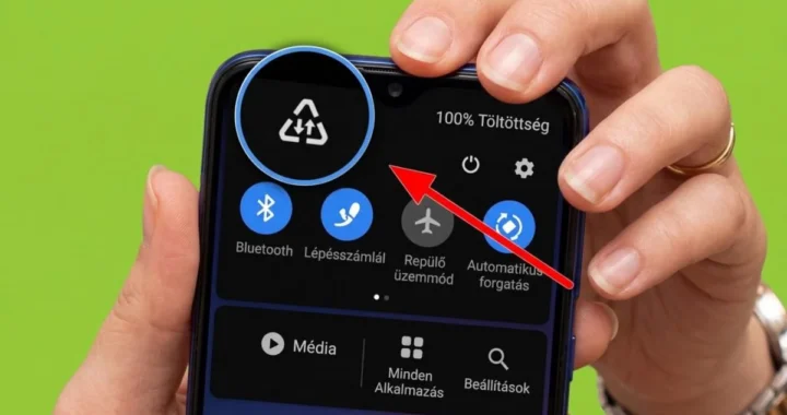 Рука тримає смартфон Samsung з панеллю налаштувань і виділеним трикутником зі стрілками