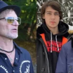 Олег Скрипка в капелюсі й окулярах і двоє юнаків на тлі дерев