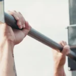 Вис на перекладині: 30 секунд для хвата й постави